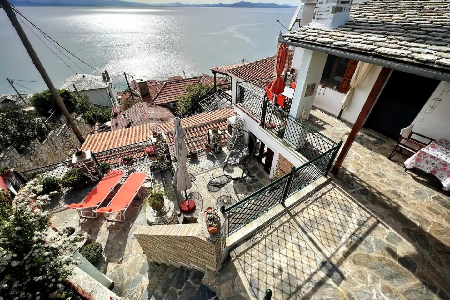 The Pagasetic Balcony - Magestic Sea Cottage Волос Экстерьер фото