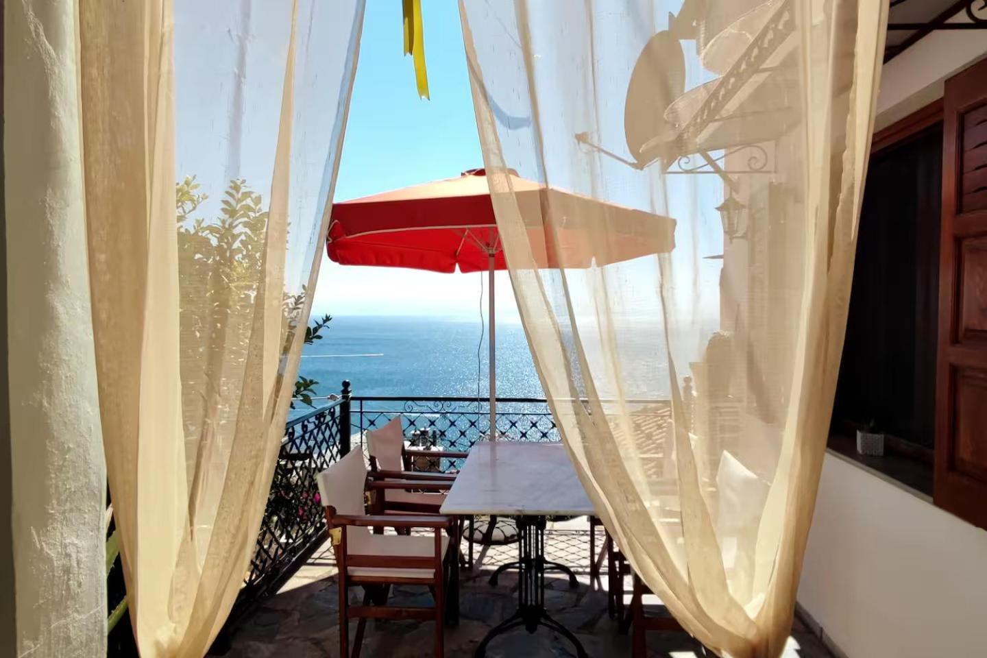 The Pagasetic Balcony - Magestic Sea Cottage Волос Экстерьер фото